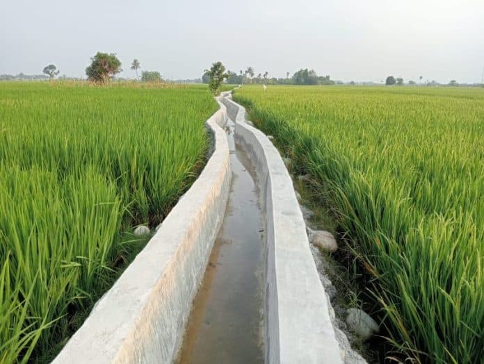 proyek_irigasi_di_desa_perdamean_deli_serdang_mengular_dan_bergelombang