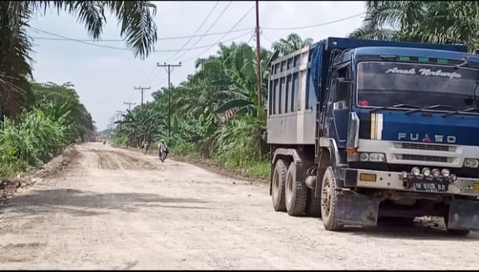 proyek_jalan_di_sei_kepayang_asahan_dikeluhkan_pengguna_jalan_ini_alasannya