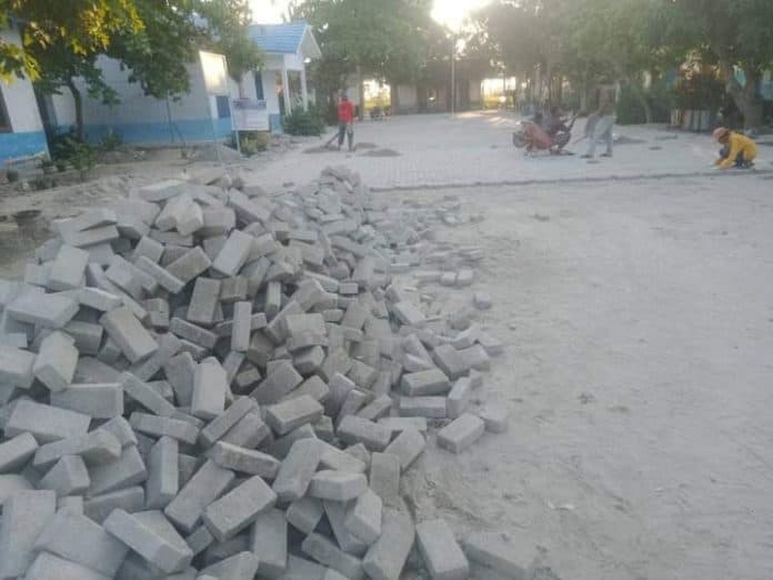 proyek_paving_blok_di_sdn_106447_desa_durian_disorot_pengurus_komite