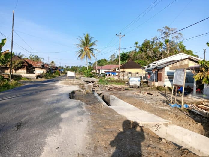 proyek_perbaikan_jalan_amblas_di_siborna_simalungun_diharap_selesai_sebelum_lebaran