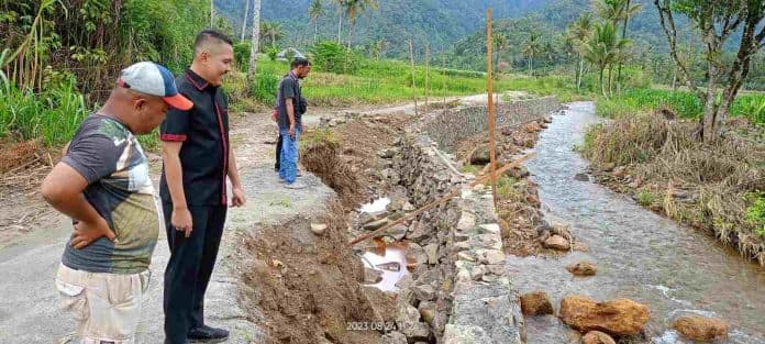 proyek_rekonstruksi_jalan_sikolombun_bongkaras_silima_punggapungga_dairi_diduga_melanggar_uu_minerba