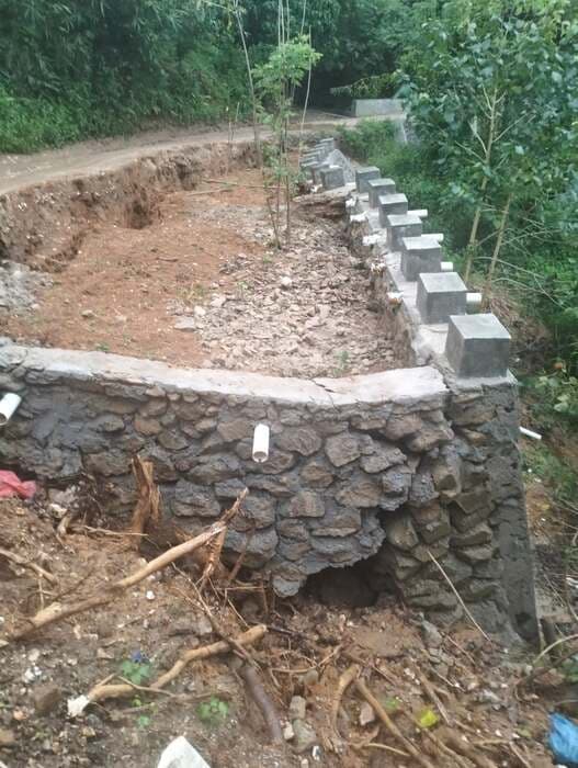 proyek_rekonstrusi_jalan_rp1_m_rusak_warga_dairi_kecewa