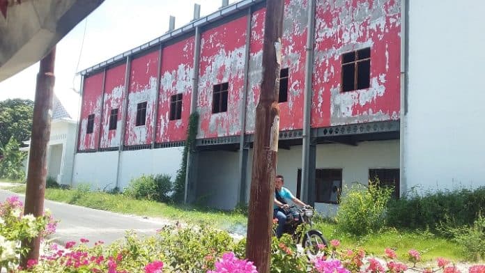 proyek_stadion_sangnawaluh_berbiaya_rp99_miliar_mangkrak_pintu_dan_jendela_raib