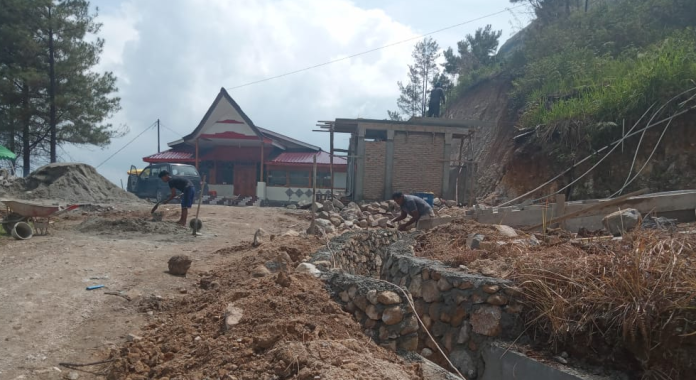 proyek_tanpa_plang_ada_di_pangururan_lusper_naibaho_nggak_usah_beritakan