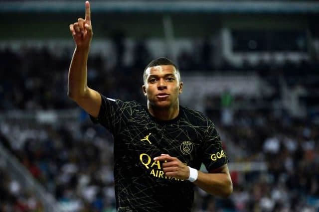 psg_dipastikan_juara_ligue_1_berkat_2_gol_mbappe
