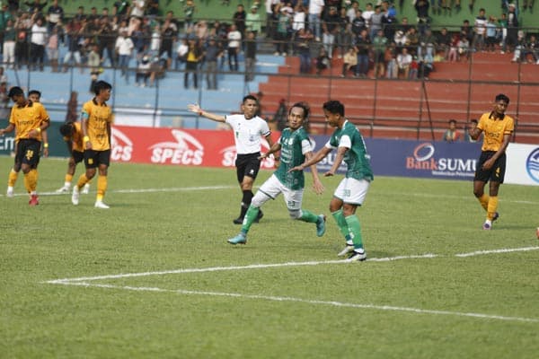 psms_kendalikan_traktor_kuning_di_stadion_teladan