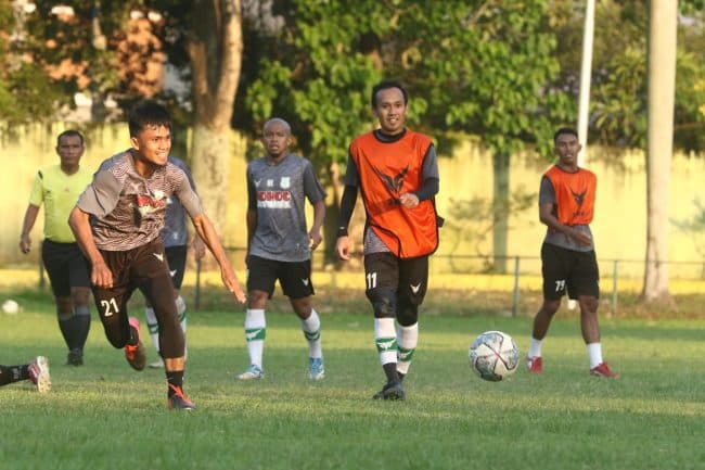 psms_kontra_ks_tiga_naga_pada_laga_pertama_liga_2