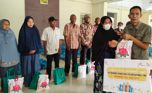 pt_bsp_kisaran_bagikan_1200_paket_sembako_untuk_masyarakat