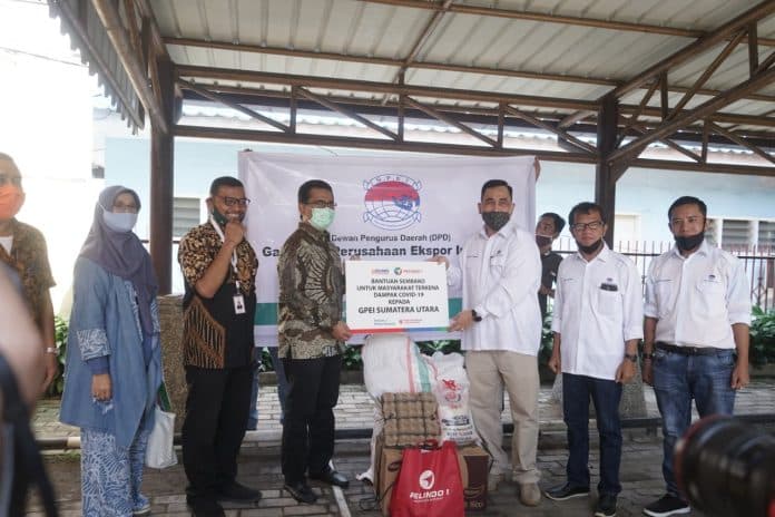 pt_pelindo_1_berbagi_sembako_kepada_warga_belawan