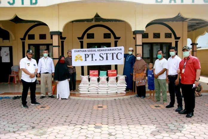 pt_sttc_serahkan_bantuan_sosial_ke_mesjid_dan_gereja