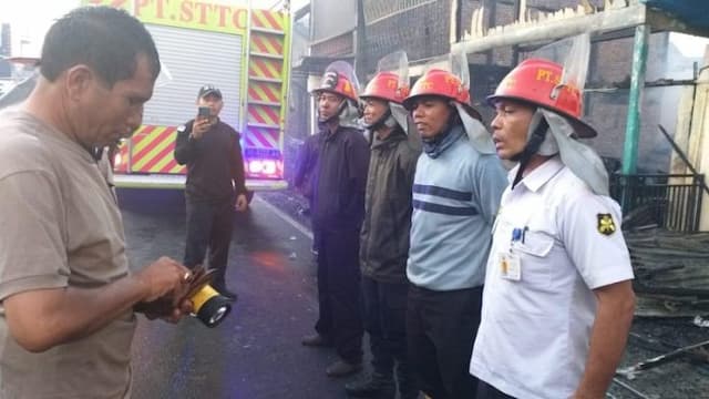 pt_sttc_terjunkan_damkar_bantu_padamkan_kebakaran_tiga_balata