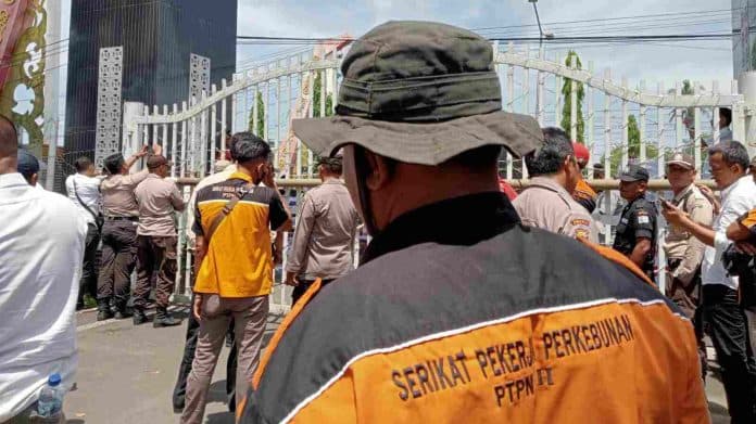 ptpn2_segera_okupasi_lahan_kebun_limau_mungkur_sekolompok_warga_unjuk_rasa