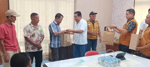 ptpn_iv_regional_i_kebun_gunung_pamela_berikan_cinderamata_pada_4_karyawan_purnatugas