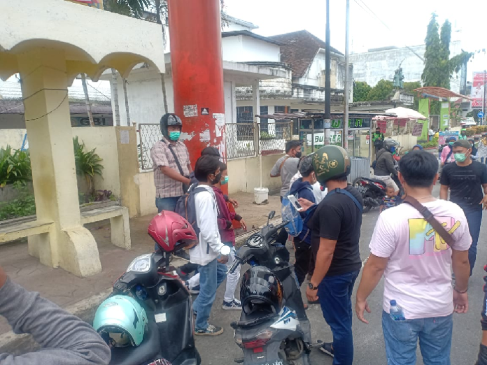 puluhan_abg_hendak_unjuk_rasa_diamankan_polisi_di_siantar
