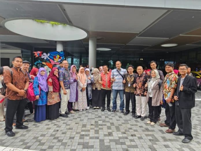 puluhan_guru_indonesia_ikut_pelatihan_stem_di_nie_singapura