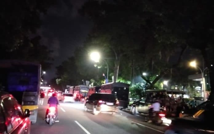 puluhan_mobil_polisi_satpol_pp_disiagakan_di_debat_ketiga_calon_gubernur_sumut