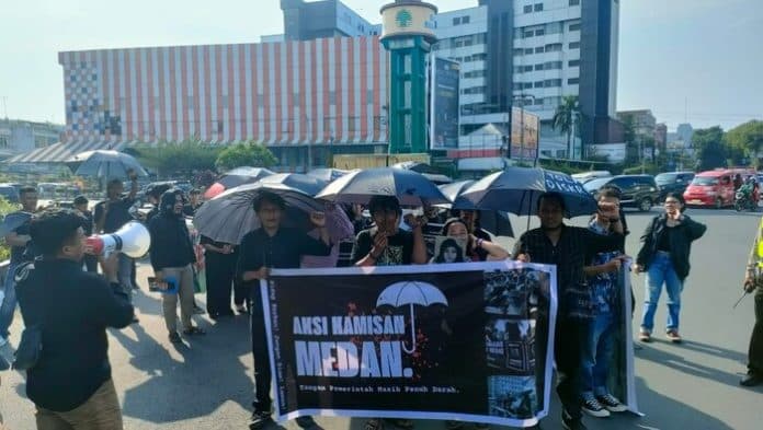 puluhan_orang_longmarch_2_tahun_aksi_kamisan_medan_kisi_ham_menuju_rezim_baru