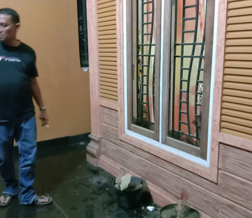 puluhan_otk_bersepeda_motor_lempari_rumah_di_sergai_pemiliknya_ngadu_ke_polisi