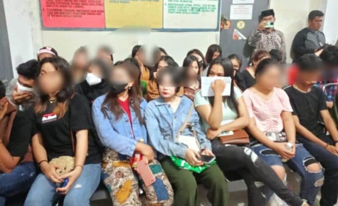 puluhan_pasangan_bukan_suami_istri_terjaring_razia_pekat_di_tanjungbalai