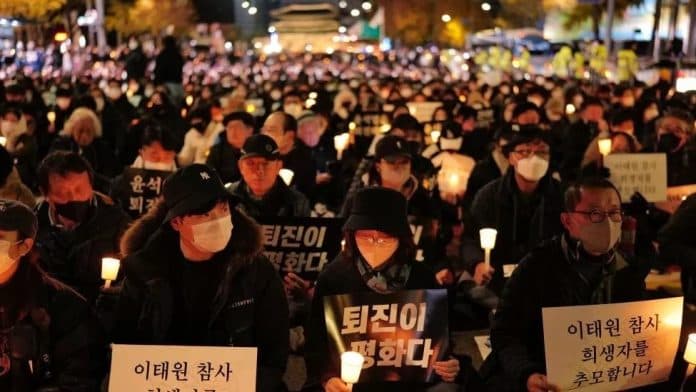 puluhan_ribu_demonstran_turun_ke_jalan_tuntut_keadilan_bagi_korban_tragedi_itaewon