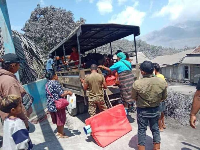 puluhan_ribu_warga_terdampak_erupsi_gunung_lewotobi_laki_laki_kemenkes_kirim_bantuan
