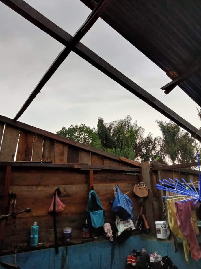puluhan_rumah_dan_tanaman_di_2_desa_di_dairi_rusak_diterjang_puting_beliung