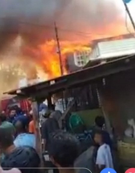 puluhan_rumah_padat_penduduk_di_belawan_musnah_terbakar