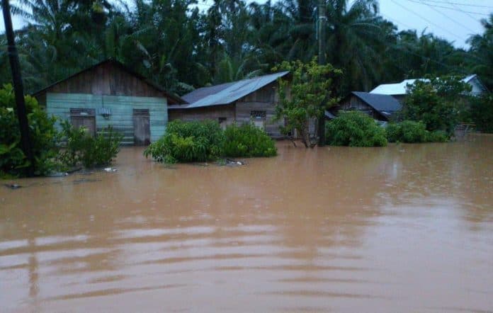 puluhan_rumah_terendam_banjir_di_desa_sampuran_madina