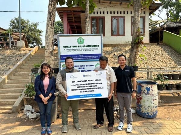 puluhan_siswa_di_bantar_gebang_terima_pelatihan_digital_marketing