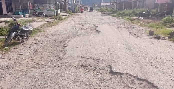 puluhan_tahun_jalan_rusak_di_simalungun_masyarakat_menantikan_realisasi_perbaikan