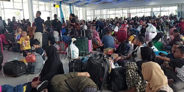 puncak_arus_balik_lebaran_2023_ribuan_penumpang_penuhi_pelabuhan_belawan