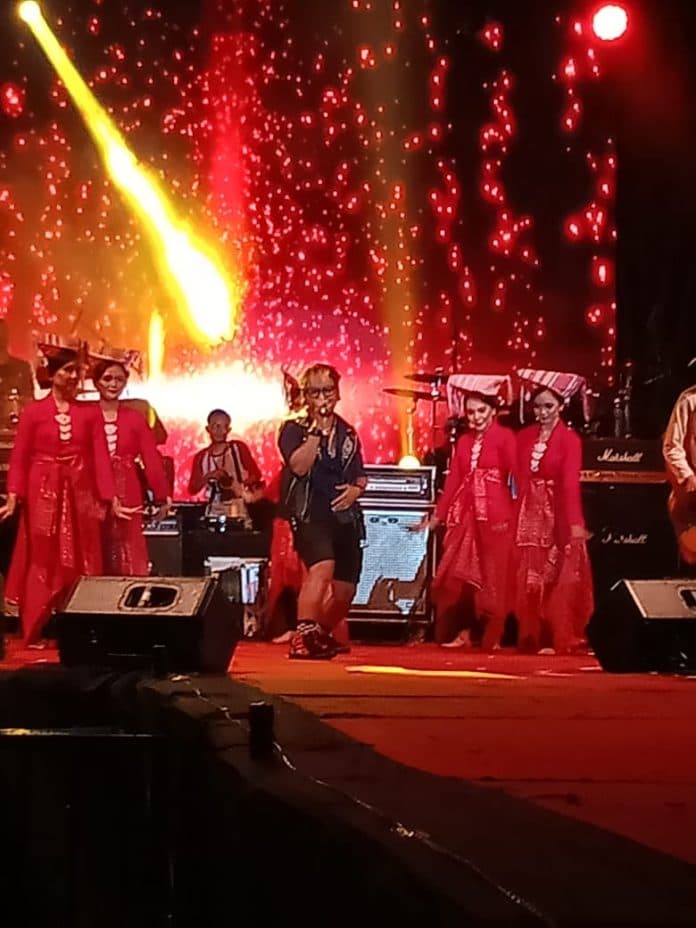 punxgoaran_tampil_di_pesta_rakyat_simpedes_kalahkan_andra_and_the_backbone