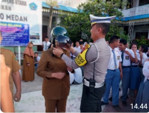 pupuk_kesadaran_berlalu_lintas_pelajar_polres_pelabuhan_belawan_gelar_sosialisasi