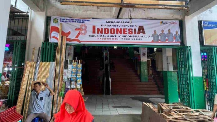 pusat_pasar_kota_medan_sepi_pengunjung_pedagang_persoalkan_regulasi_digitalisasi
