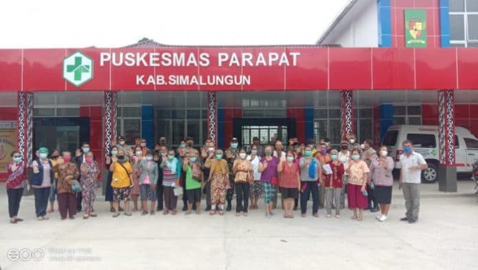 puskesmas_parapat_vaksinasi_lansia_dan_tenaga_pendidik