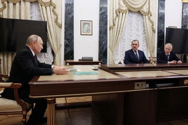 putin_bertemu_mantan_komandan_wagner_bahas_perang_ukraina