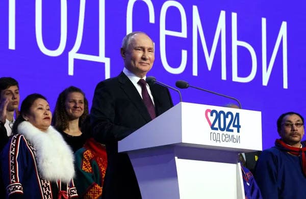 putin_minta_keluarga_di_rusia_punya_2_anak_atau_lebih
