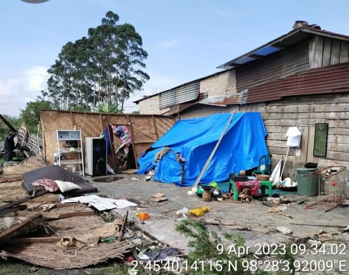 puting_beliung_hantam_20_rumah_di_tanjung_beringin_sumbul_dairi