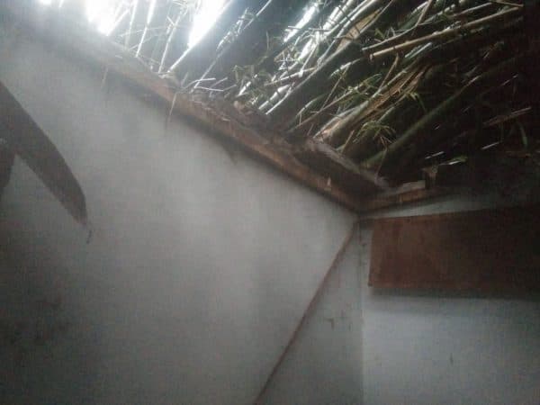puting_beliung_ngamuk_di_toba_5_rumah_warga_rusak