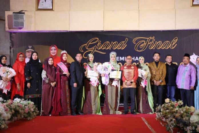 putri_pariwisata_tapsel_harus_aktif_promosikan_wisata_daerah