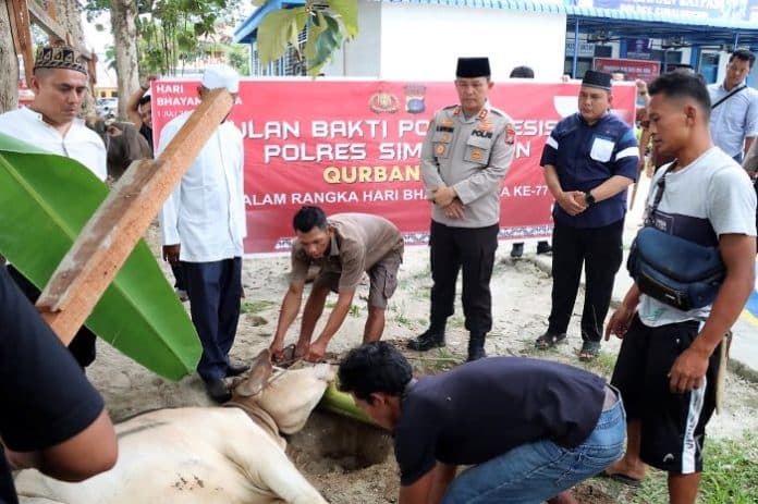 qurban_presisi_akbp_ronald_polri_memiliki_komitmen_berbakti_kepada_masyarakat