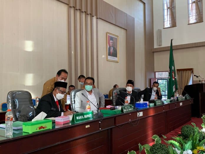r_apbd_ta_2022_kabupaten_simalungun_disahkan_rp24_t