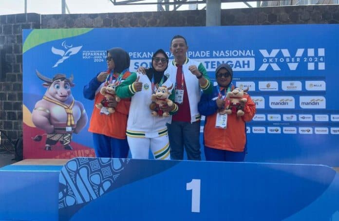 raih_medali_emas_peparnas_tangis_haru_siti_pecah_ingat_perjuangan_sang_ibu