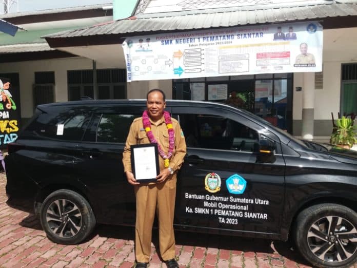 raih_prestasi_tingkat_provinsi_kepala_smkn_1_pematang_siantar_dapat_hadiah_mobil