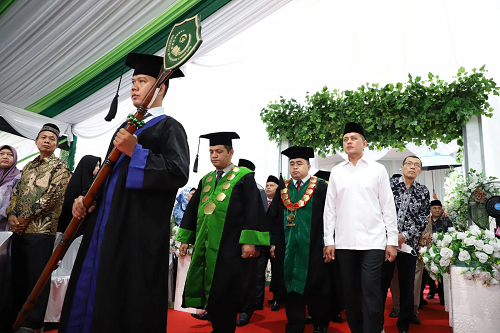 rajekshah_minta_wisudawan_univa_labuhan_batu_bercita_cita_jadi_pemimpin