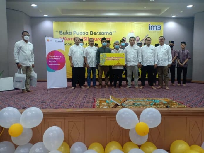 ramadhan_indosat_salurkan_donasi_untuk_penjaga_masjid_dan_anak_yatim_piatu