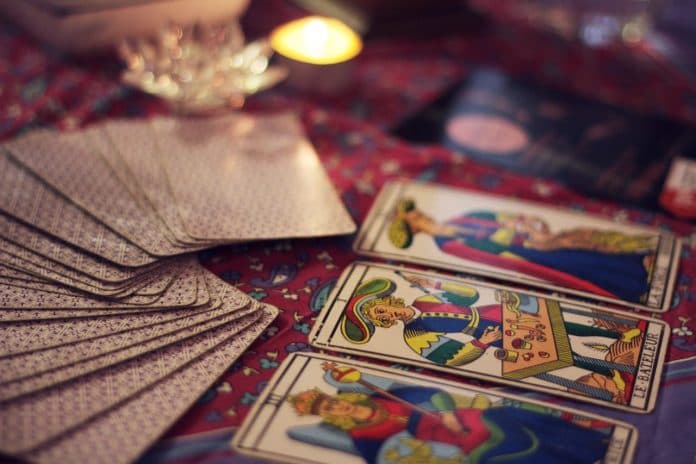 ramalan_tarot_berdasarkan_bulan_kelahiran_6_juni_12_juni