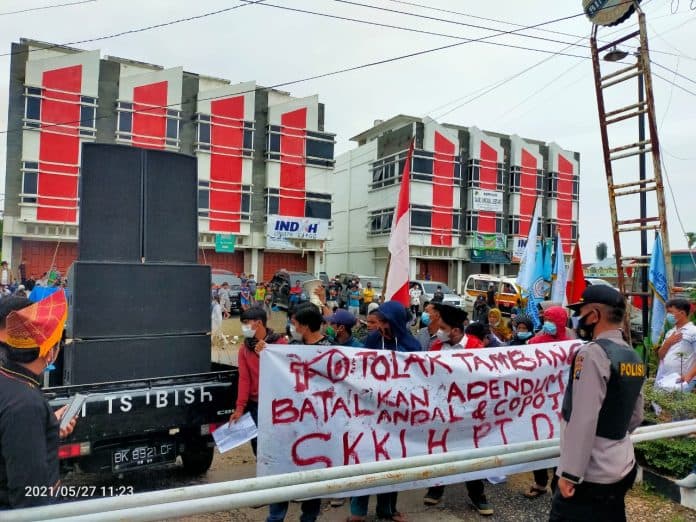 rapat_komisi_penilai_amdal_pt_dpm_dairi_diwarnai_aksi_demo