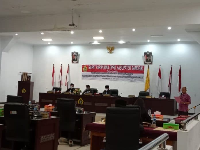 rapat_paripurna_dprd_sampaikan_rekomendasi_atas_lkpj_bupati_samosir_ta_2020