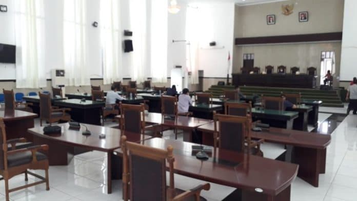 rapat_paripurna_dprd_siantar_molor_lagi_ketua_fraksi_pdip_kenapa_kita_tak_disiplin
